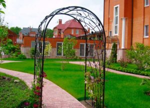 Фотография товара Кованая садовая арка из металла