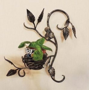 Фотография товара Кованая настенная цветочница для дома