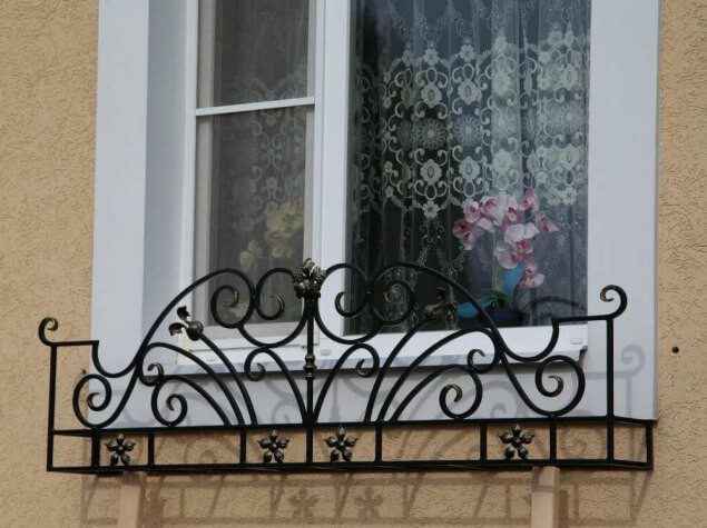 Фотография товара Кованая уличная цветочница под окно