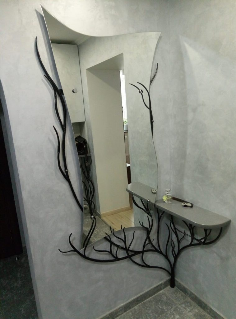 Фотография товара Кованое дерево на стену для зеркала и полки