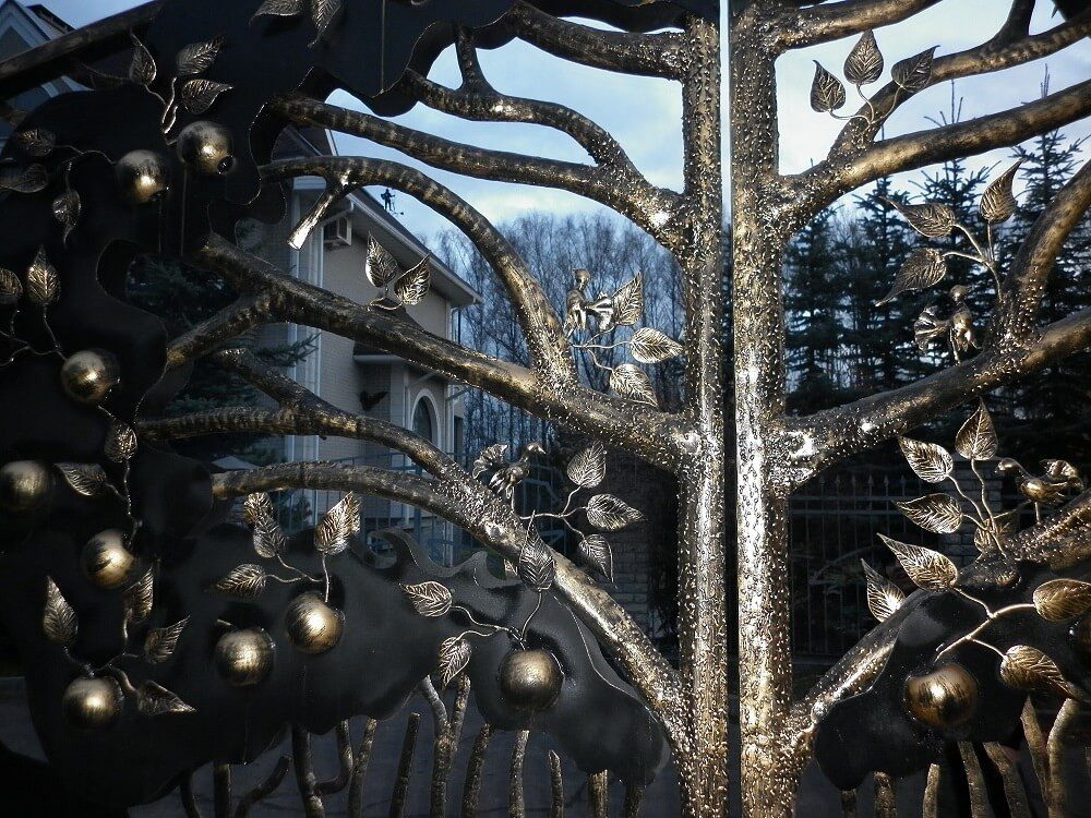 Фотография товара Кованое дерево для ворот и секций забора