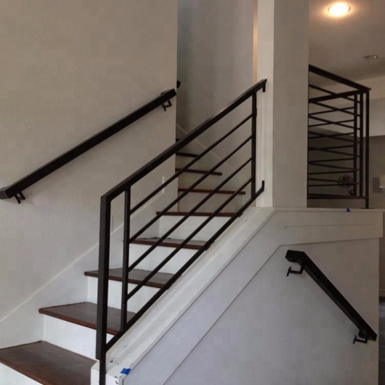 Фотография товара Перила для лестницы из металла с горизонтальными линиями
