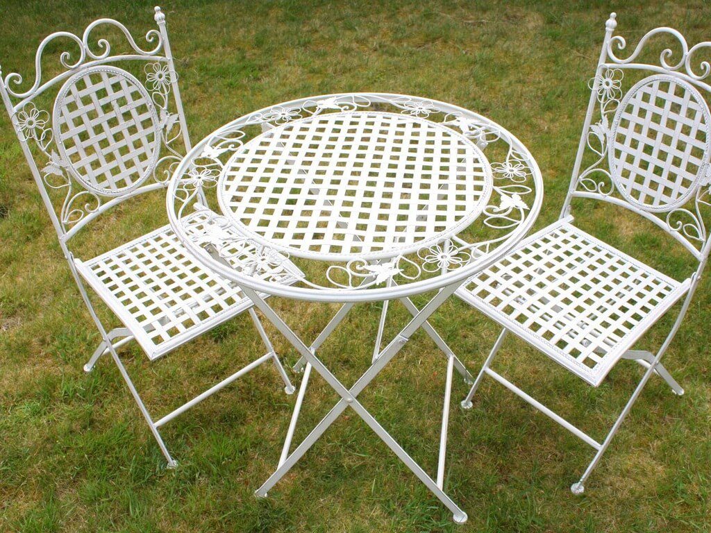 Фотография товара Кованый комплект из круглого стола и 2 стульев для сада с орнаментом в виде цветов и бабочек
