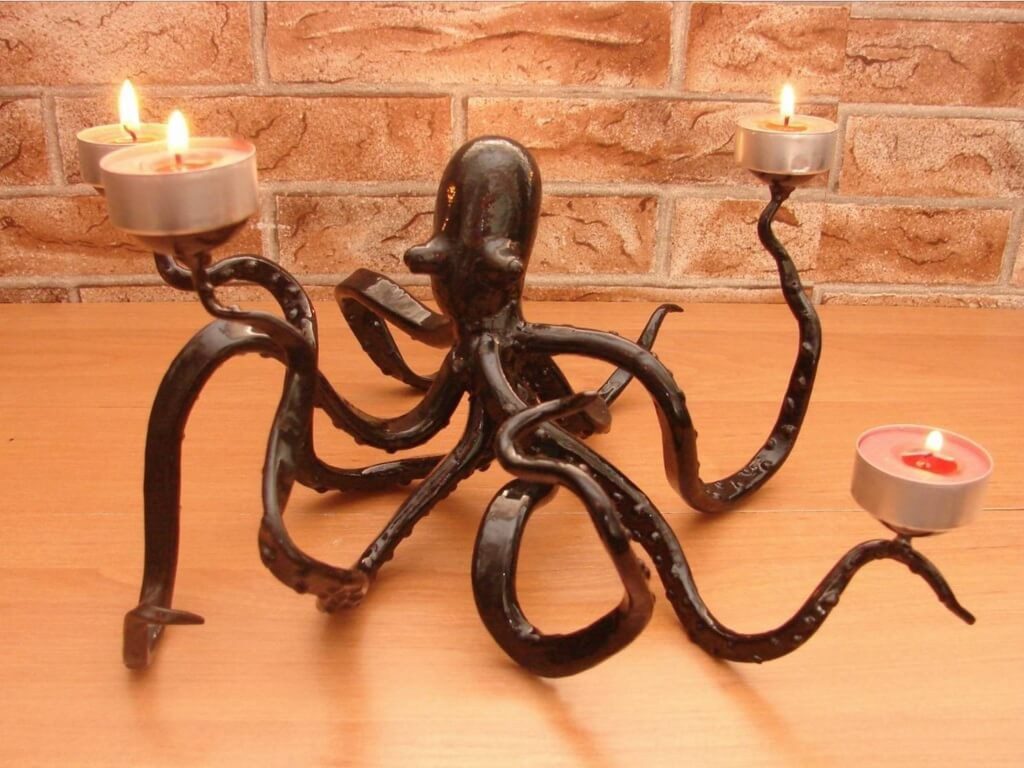 Фотография товара Кованый подсвечник в виде осьминога на 5 свечей