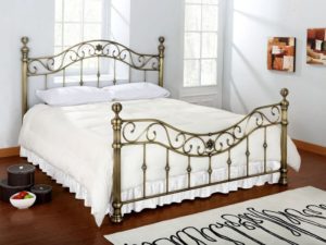 Фотография товара Кованая двуспальная кровать с орнаментом