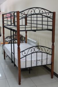 Фотография товара Кованая двухъярусная кровать с деревом и орнаментом