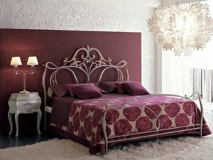 Фотография товара Кованая двуспальная кровать с листьями и узорами