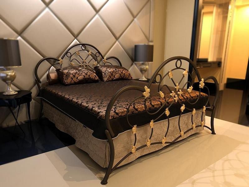 Фотография товара Кованая двуспальная кровать с листьями и овалами