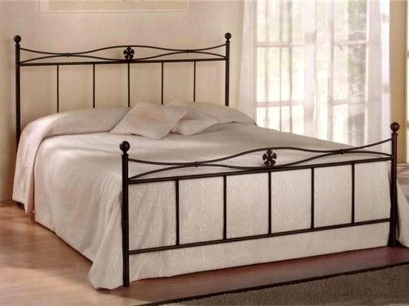 Фотография товара Кованая двуспальная кровать с ромашкой и дугами