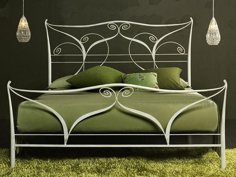 Фотография товара Кованая кровать с галочками и узорами