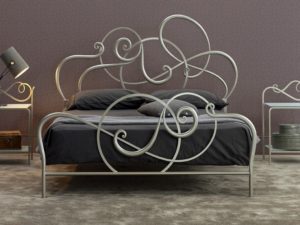 Фотография товара Кованая двуспальная кровать с узорами ушками