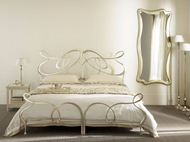 Фотография товара Кованая кровать с завитками и спиралями