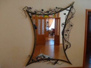 Фотография товара Кованое зеркало с вьющейся ветвью