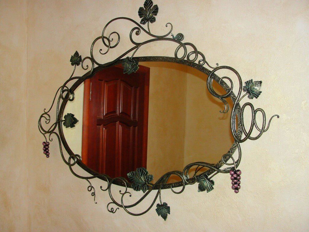 Фотография товара Кованое зеркало с завитками и виноградной лозой