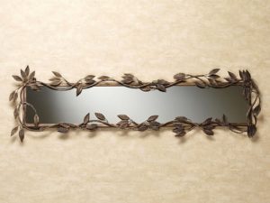 Фотография товара Кованая рамка для зеркала украшена листьями