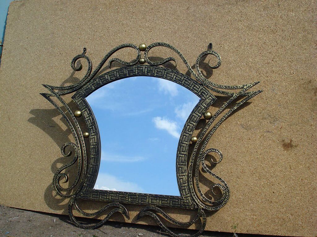 Фотография товара Кованое зеркало в греческом стиле с завитками
