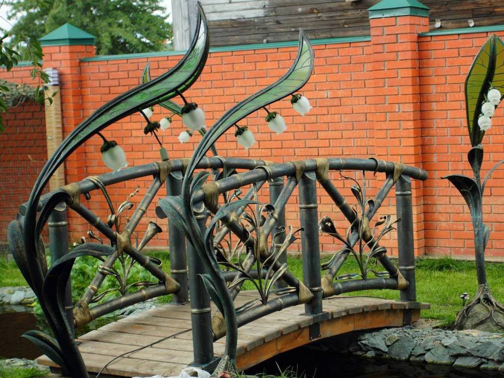 Фотография товара Кованый декоративный мостик с деревянным настилом