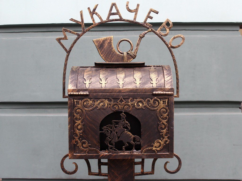 Фотография товара Кованый почтовый ящик для частного дома