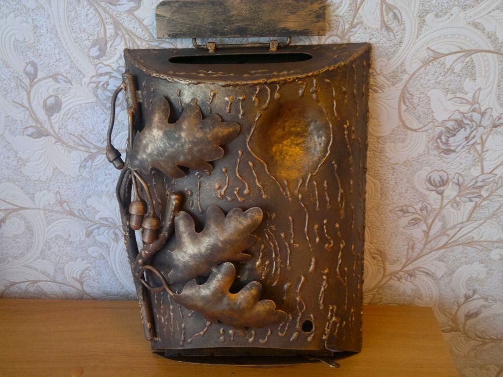 Фотография товара Почтовый ящик из ковки в виде дуба с листьями