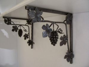 Фотография товара Кованая полка на стену с виноградом и листьями