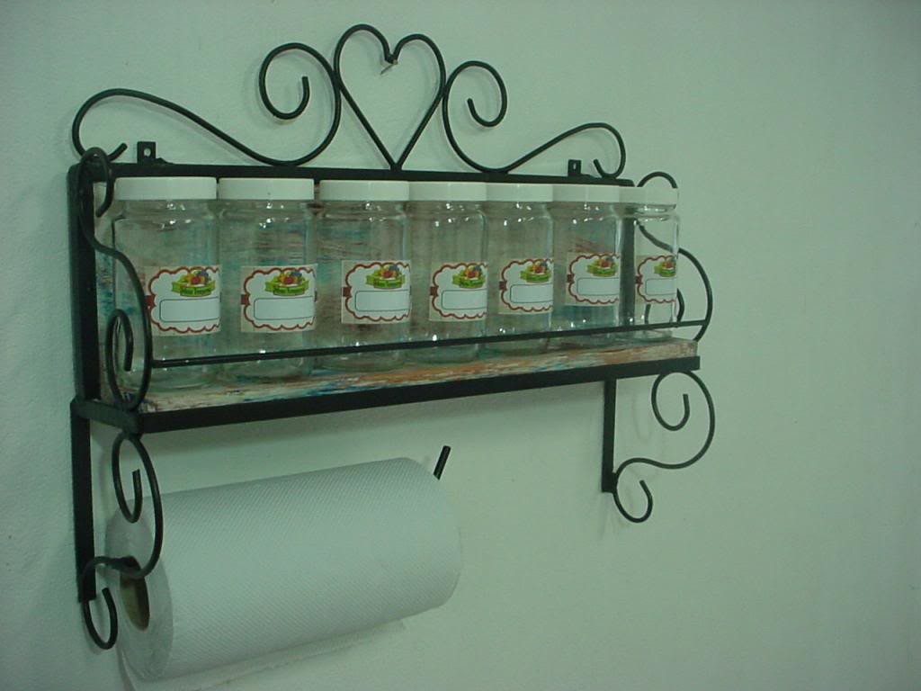 Фотография товара Кованая кухонная настенная полка с узорами и сердцем