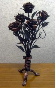 Фотография товара Кованые розы в букете на подставке