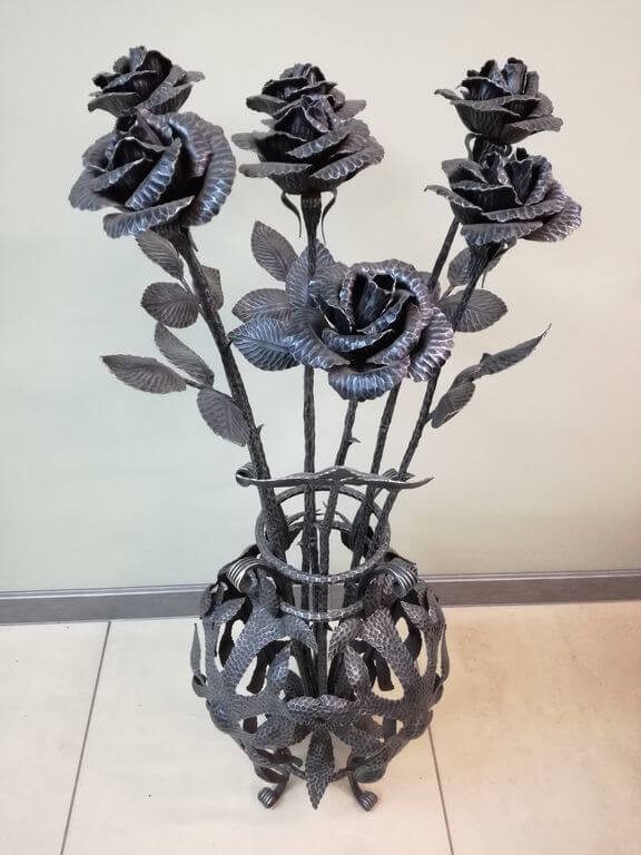 Фотография товара Кованые розы в букете в вазе