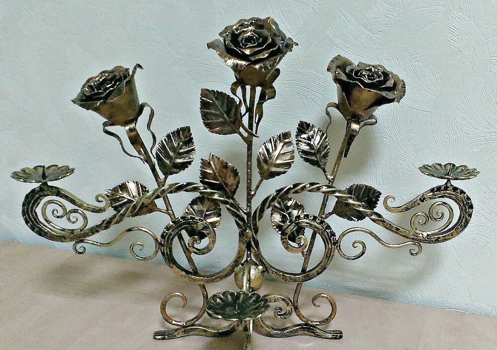 Фотография товара Три кованые розы с подсвечником