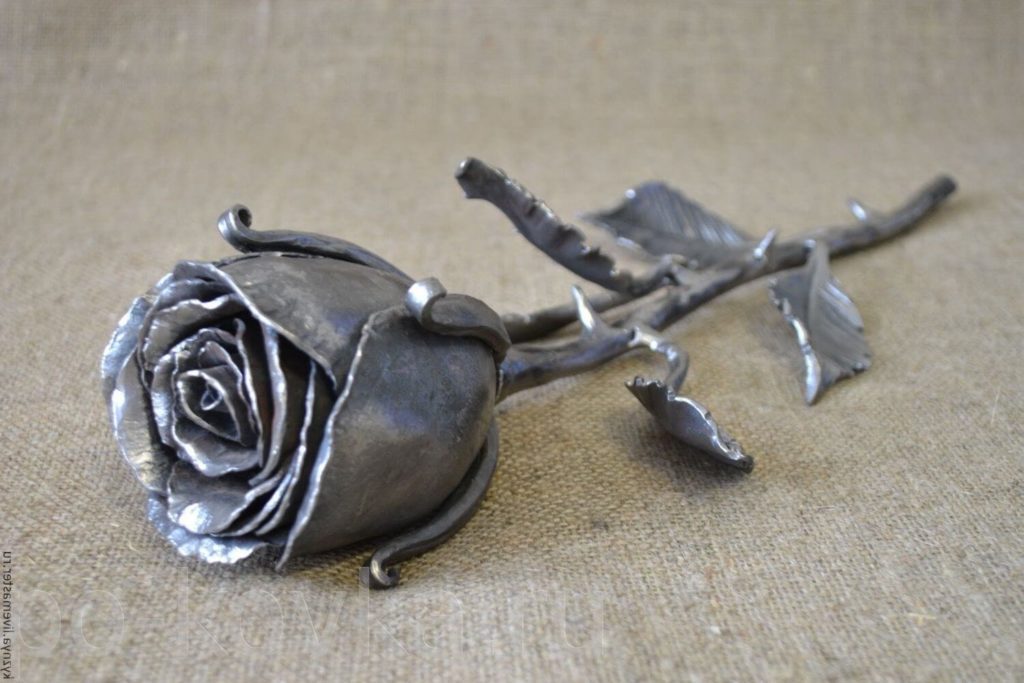 Фотография товара Кованая настольная роза