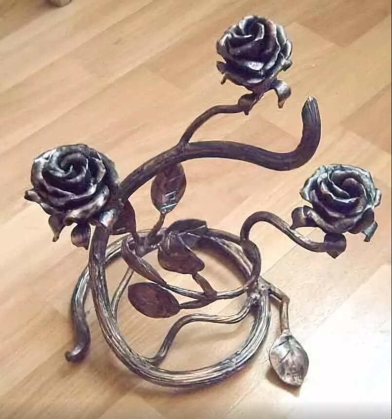 Фотография товара Кованая винтовая подставка с розами