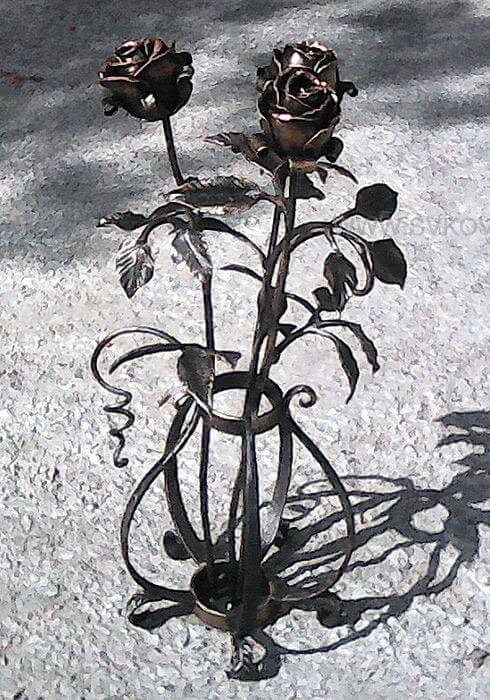 Фотография товара Три кованые розы в вазе