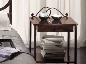 Фотография товара Кованая тумбочка для спальни с узором