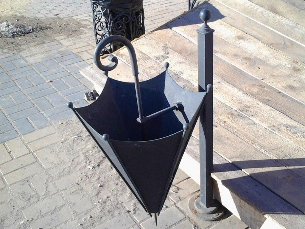 Фотография товара Кованая поворотная урна для мусора в виде зонта