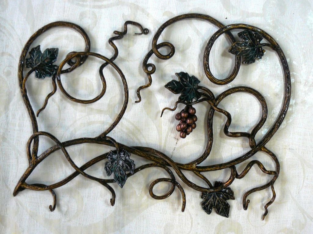 Фотография товара Кованая вешалка для одежды с виноградом