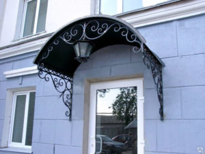 Фотография товара Козырек с элементами ковки над  дверью №30