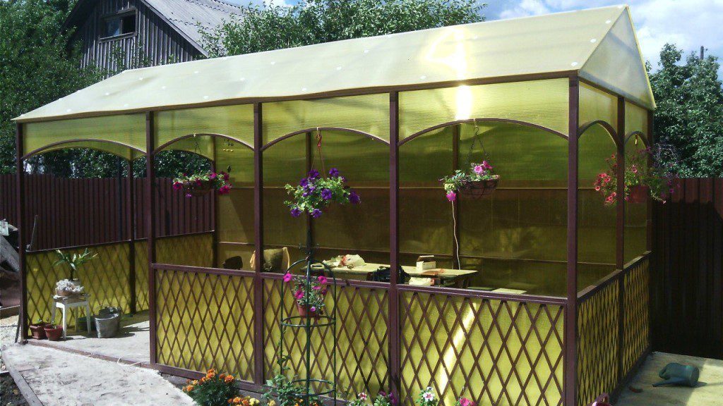 Фотография товара Ограждение для террасы в коричневом цвете с секциями из поликарбоната
