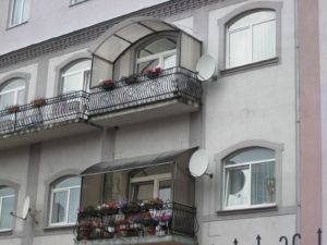 Фотография товара Козырек из металла и поликарбоната №14 над балконом