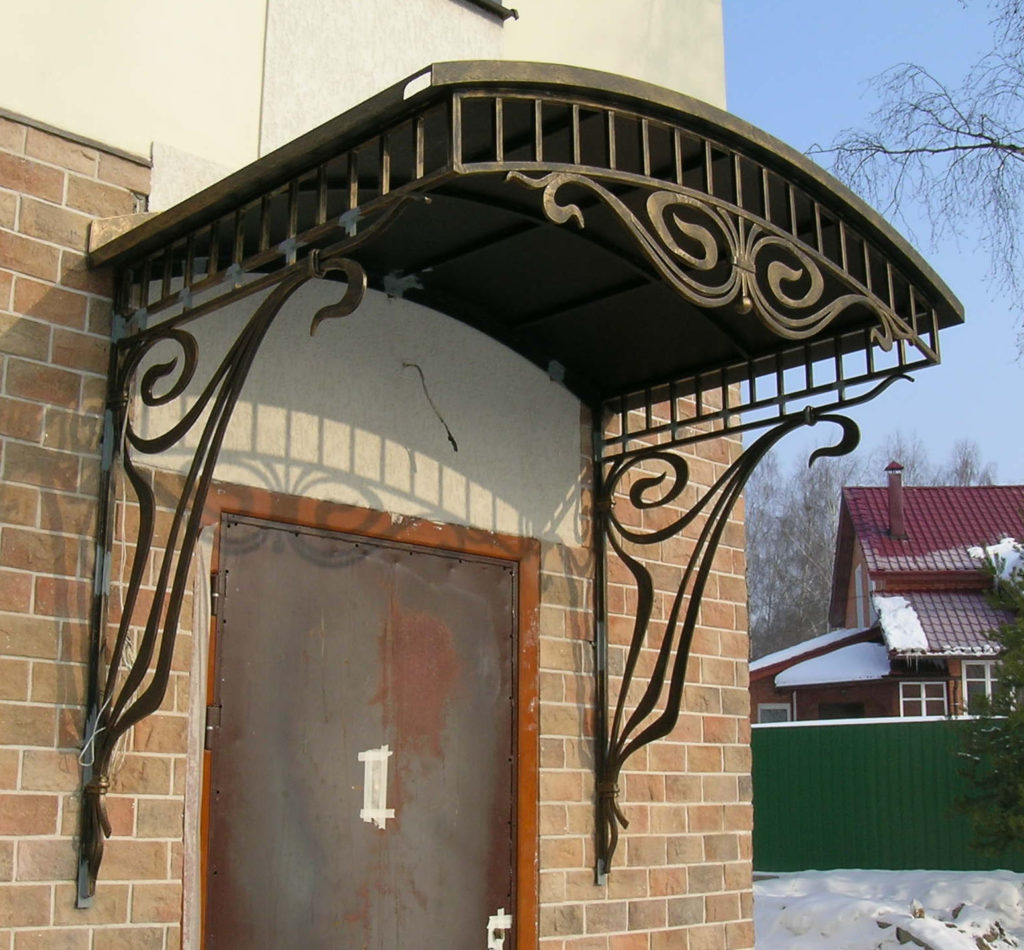 Фотография товара Козырек металлический над выходной дверью №28