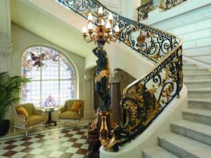 Фотография товара Кованые фигурные перила для лестницы на второй этаж дома №55