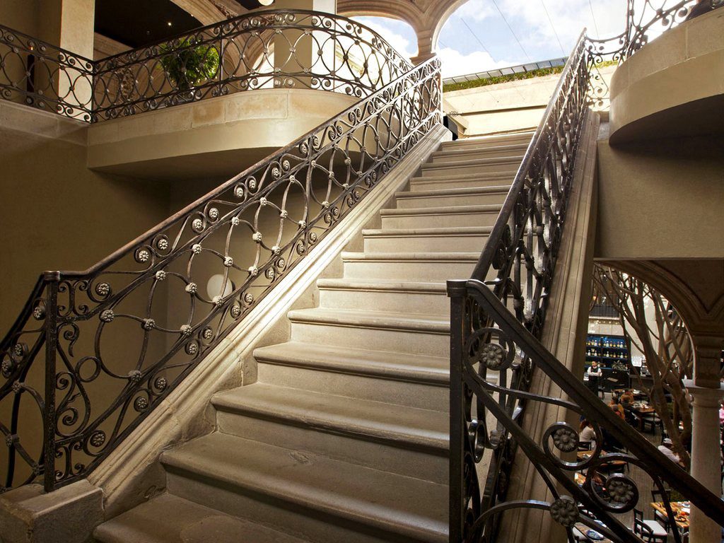 Фотография товара Кованые перила для лестницы на второй этаж дома №57