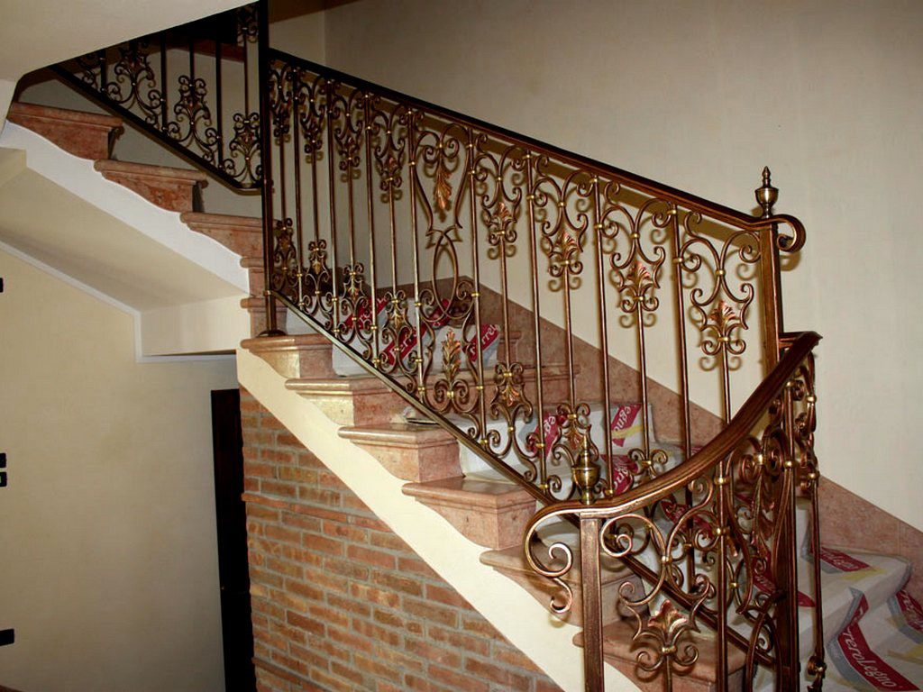 Фотография товара Кованые перила для лестницы на второй этаж дома №95