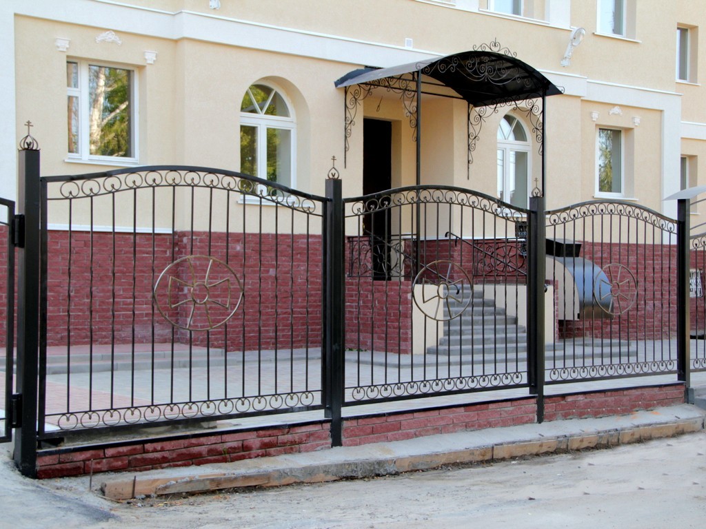 Фотография товара Кованый открытый забор из металла №34