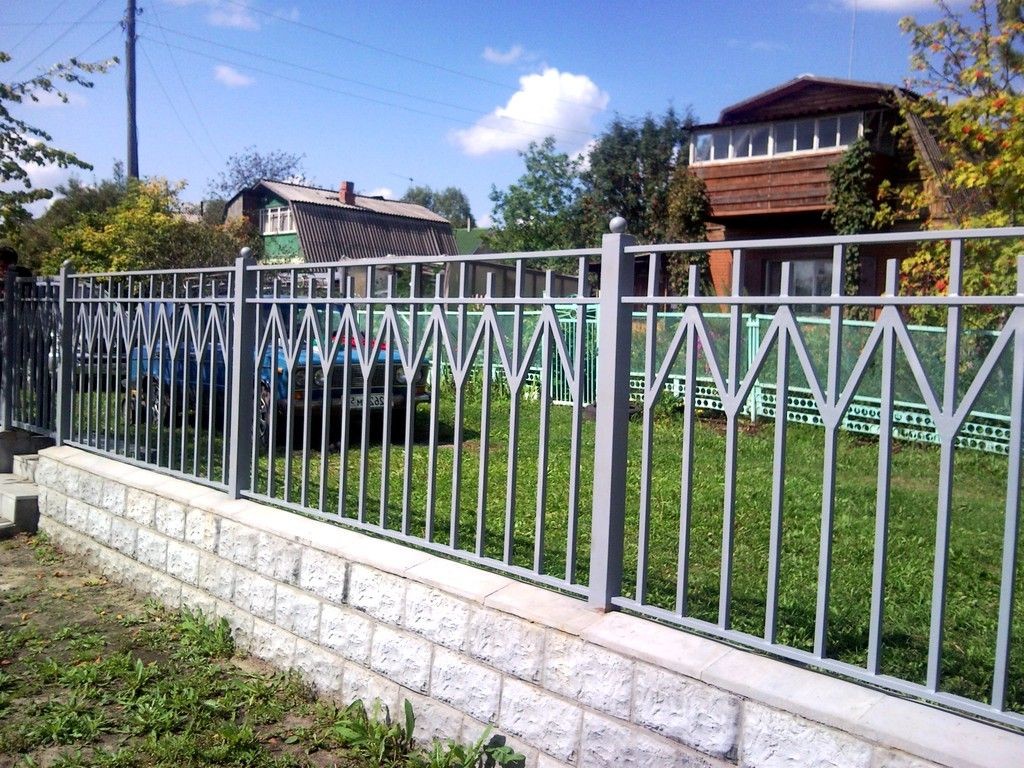 Фотография товара Металлический забор из профильной трубы для дачи и дома