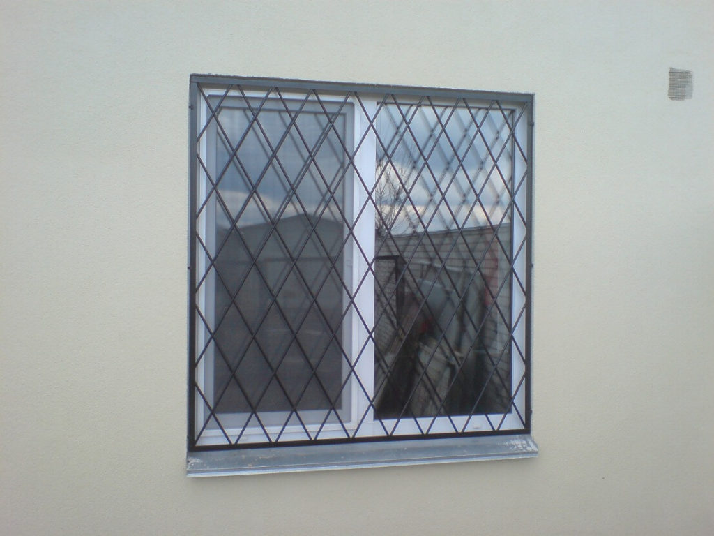 Фотография товара Решетка на окно с ромбами