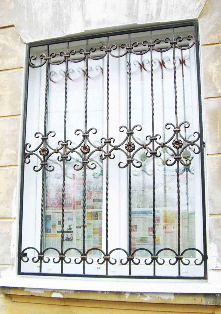Фотография товара Кованая решетка на окно косичка