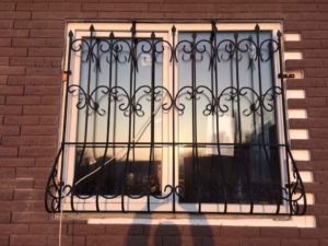 Фотография товара Кованая решетка на окно №7