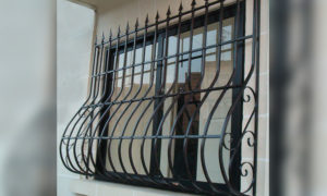 Фотография товара Решетка из металла на окно со стрелами
