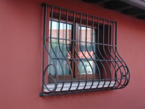 Фотография товара Решетка из металла на окно классика