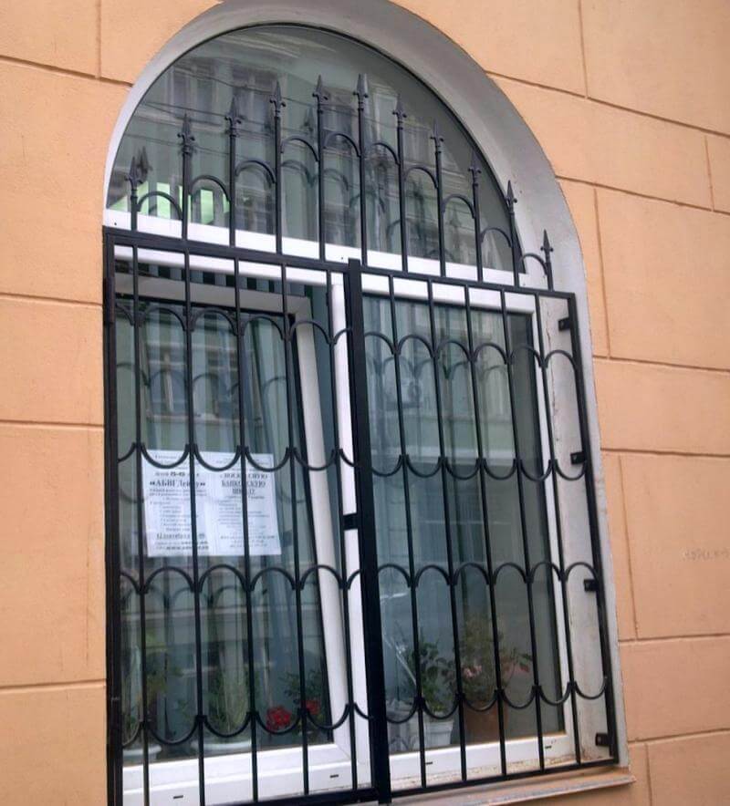 Фотография товара Металлическая решетка на окно со стрелами