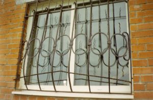 Фотография товара Дутая кованая решетка на окно №10
